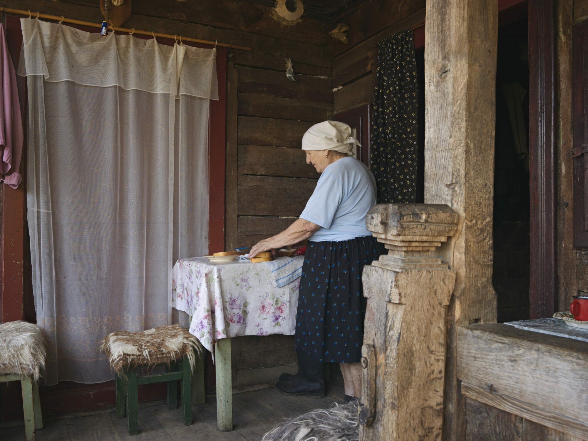 portrait preparing lunch maramures self sufficiency and biodiversity photographer ruud sies