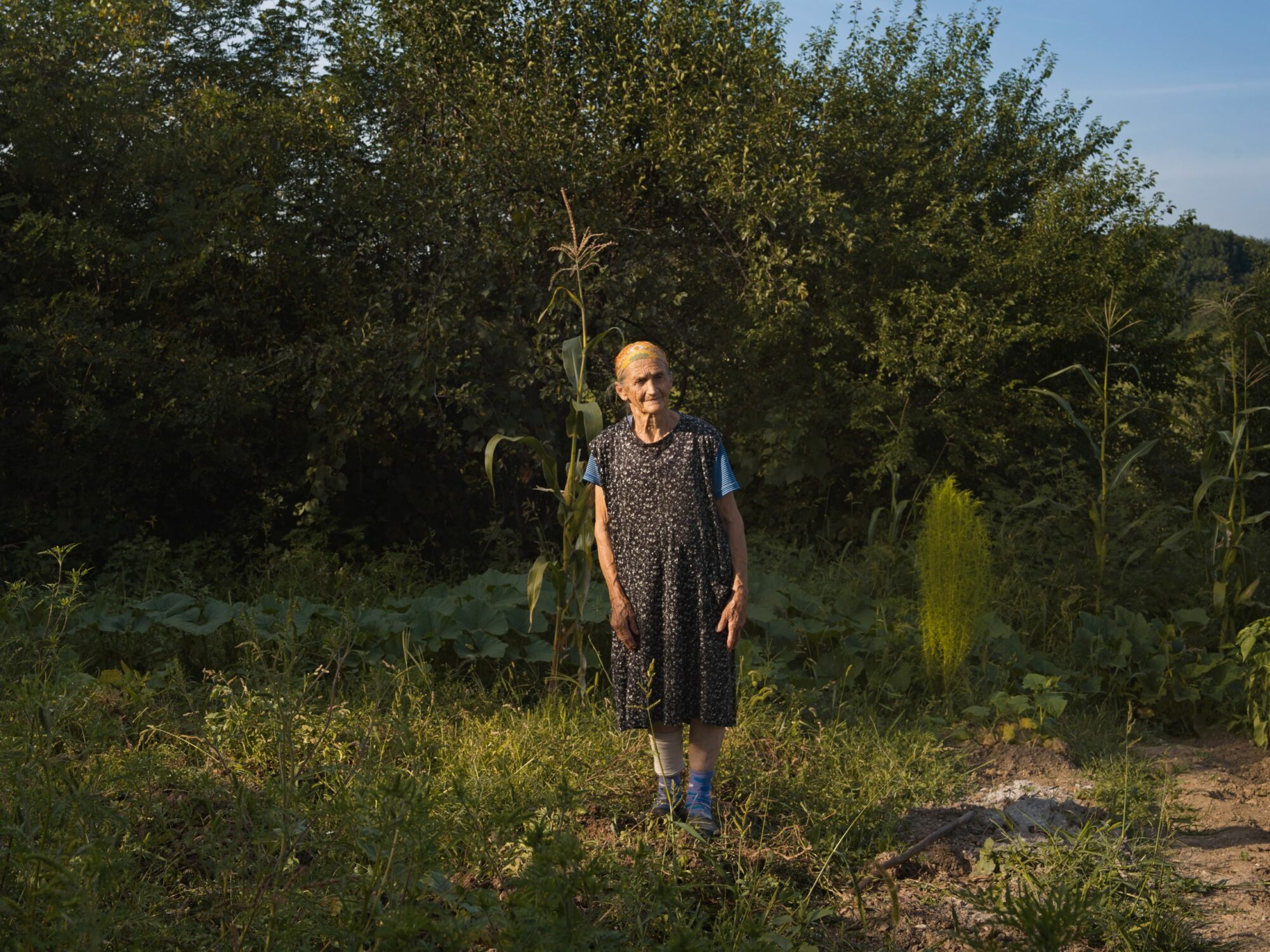 working the kitchen garden portrait for Resilience Food Stories by photographer ruud sies